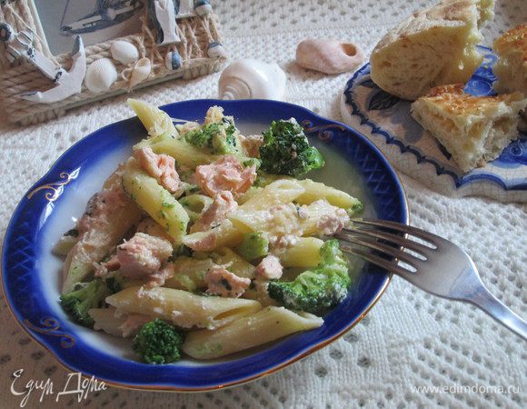 Подаем к столу и наслаждаемся нежным и таким гармоничным вкусом.
Желаю вам приятного аппетита! 
На нашем столе эта паста теперь будет частым гостем.