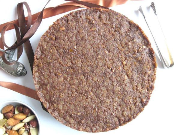 Вынуть из холодильника, аккуратно освободить от формы и бумаги.