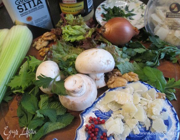 Салат готовится очень быстро! Выкладываем на стол все ингредиенты.