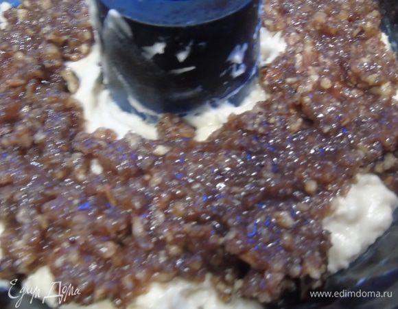 Сверху — опять начинку.