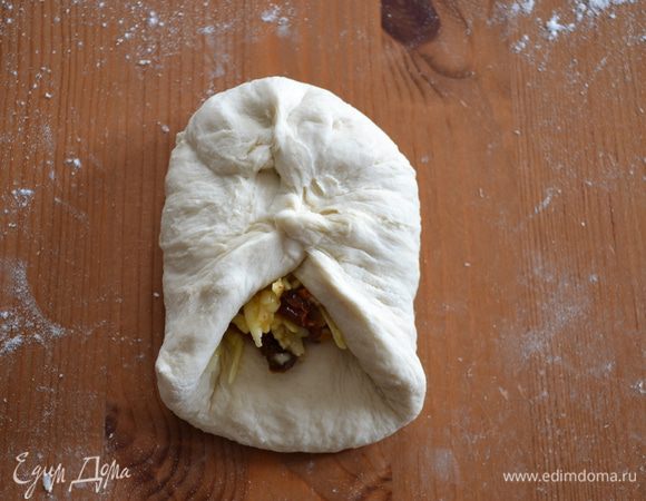 Тщательно защипать края.