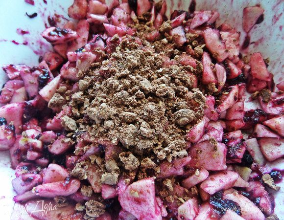 Раскрошить печенье.