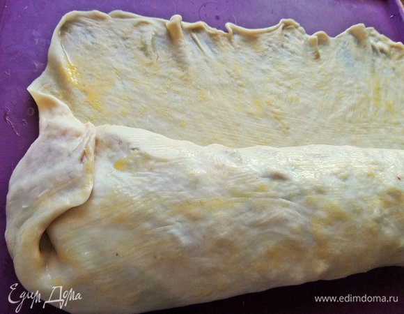 Для страховки края загибаем.