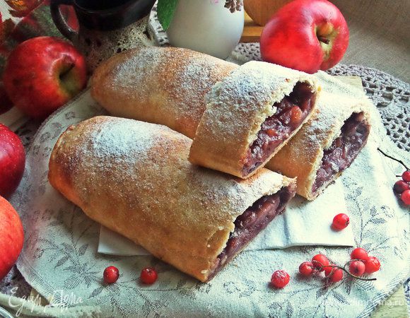 Для украшения посыпаем пудрой.