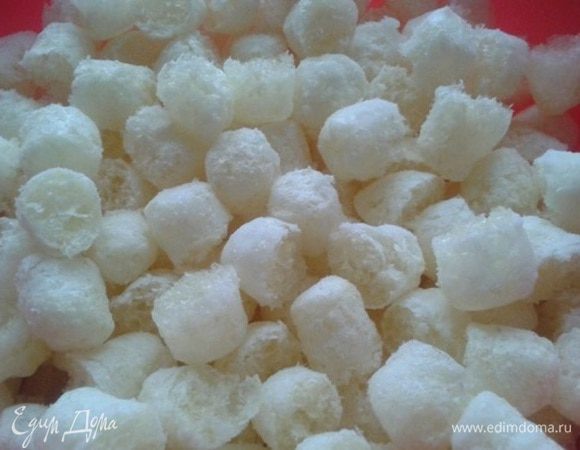 Кукурузные палочки порезать пополам.
Совсем мелко не надо, будет кашеподобная масса!



