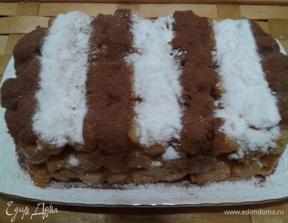 Украсить какао и сахарной пудрой.
Я в этом варианте использовала какао несквик.
