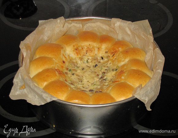 Пирог готов! Дать ему немного остыть и можно подавать к столу.