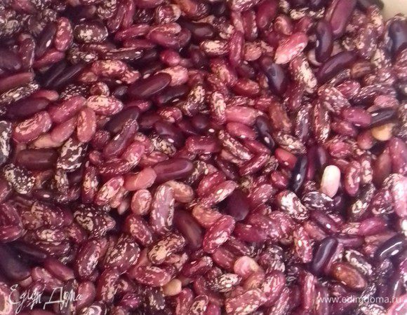 Перебрать и помыть фасоль.