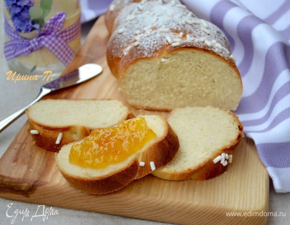 Готовую плетенку остудить, присыпать сахарной пудрой и подавать!