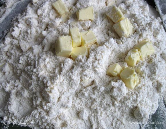 Это вторая порция масла, добавленная к рубленой массе.