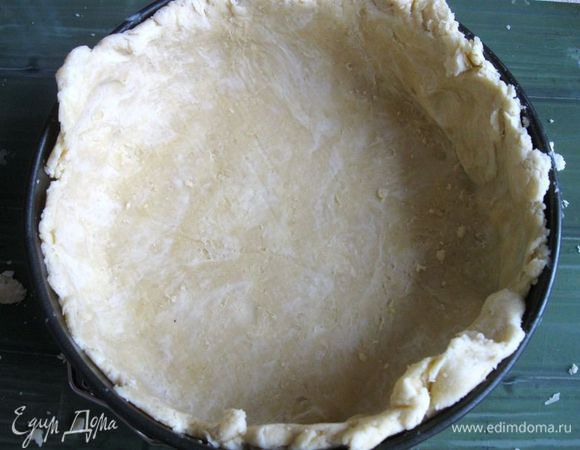 Расправить тесто в форме. 