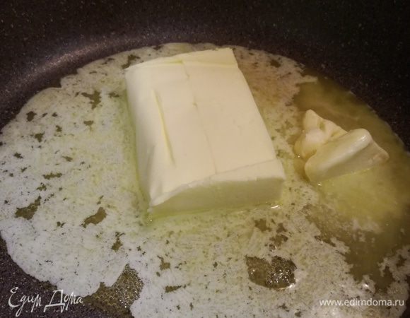Растопить сливочное масло. 