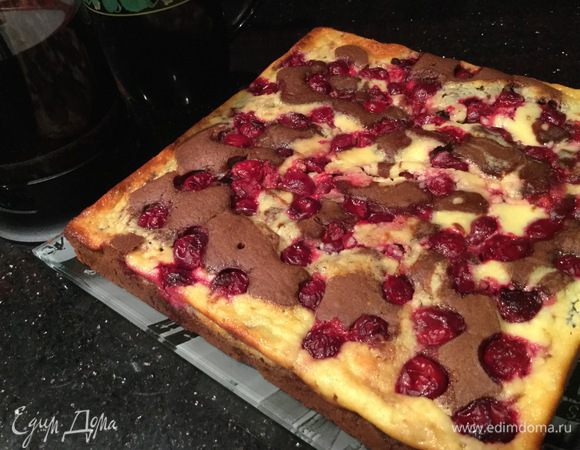 Выпекайте в духовке около 45 минут. Полностью остудите и подавайте. Приятного чаепития!