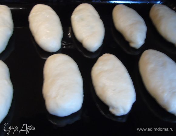 Защипываем и придаем любую форму. Эти я сделала с яйцом с зеленью.