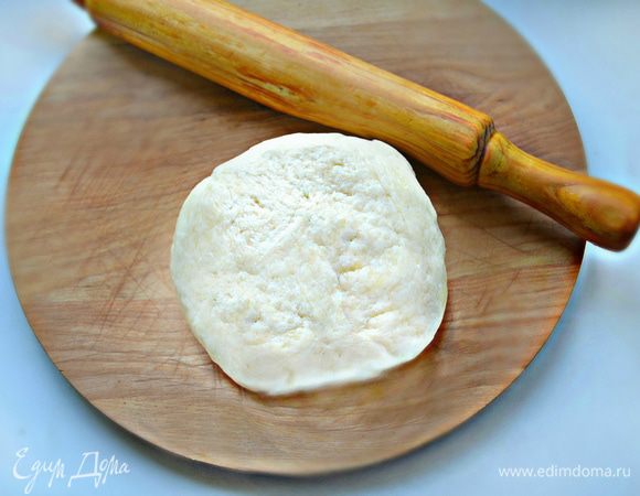 Подготовленное тесто скатайте в шар и заверните в пищевую пленку. Отправьте в холодильник на 30 минут.