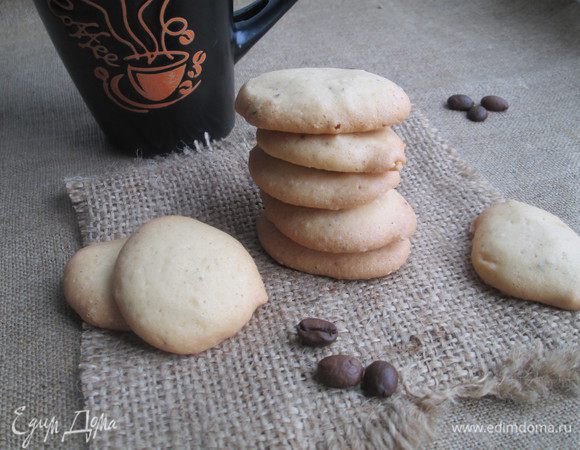 Подаем это очень нежное, тающее во рту печенье с чашечкой утреннего кофе.