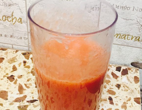 Готовим пасту. Измельчаем на блендере и добавляем томатный соус.