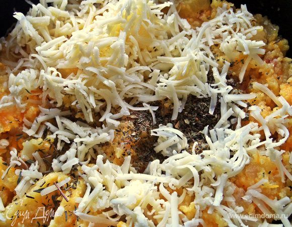 Высыпать сыр в кашу. Кашу снимаем с огня.