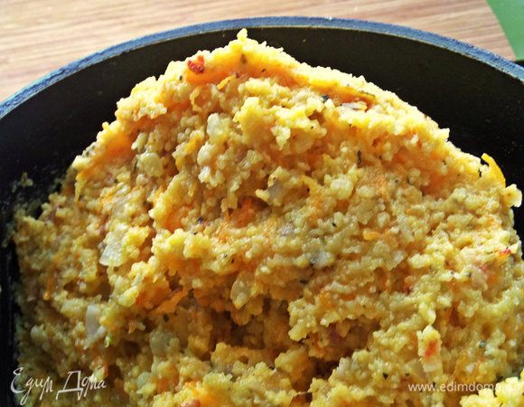 Тщательно перемешиваем. Вот такая густая в итоге получилась. Она должна держаться на ложке.