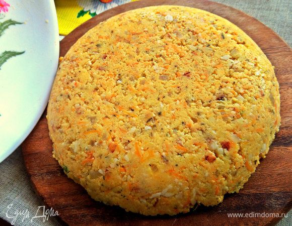 Оставляем до остывания, переворачиваем на доску и потом легко снимаем тарелку.