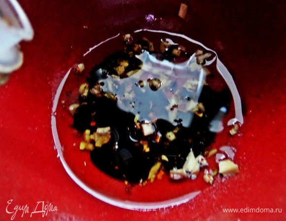 Для заправки все смешать.