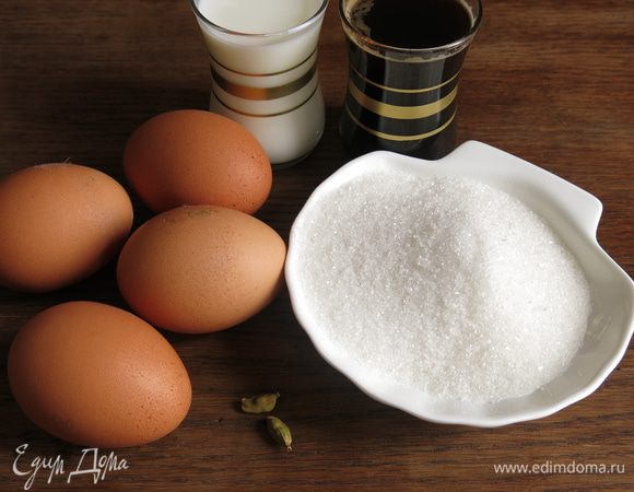 Молоко, яйца, сахар, кофе. В качестве ароматизатора, применяют ром, анис (не путать с анисом звездчатым). Я же использовала кардамон, немного вольности к традиционной рецептуре.