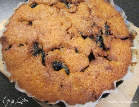 Выпекаем 40 минут при 180°С. Затем пирог нужно перевернуть на другую сторону.