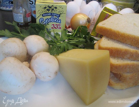 Весь набор продуктов на столе.