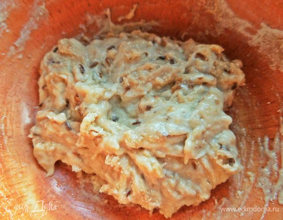 Смешать с медовыми специями, оставить на 15 — 20 минут.