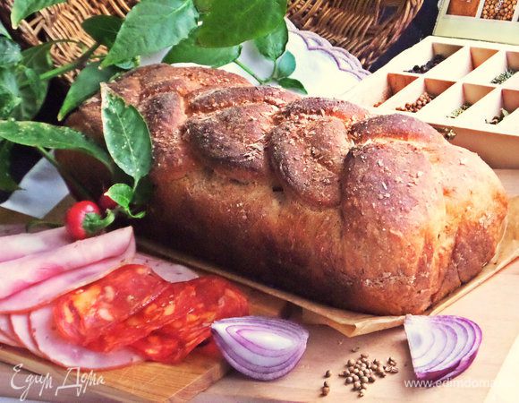 Оставить остывать в форме, затем вынуть. Высота моей буханки 10 см, длина 27 см. Если ваша форма короче, хлеб вырастет вверх.