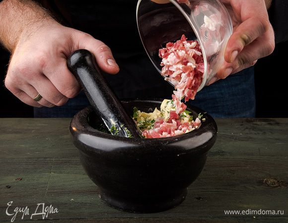 Добавить бекон.