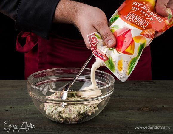 Добавить майонез Провансаль ТМ «Слобода» и все тщательно перемешать.