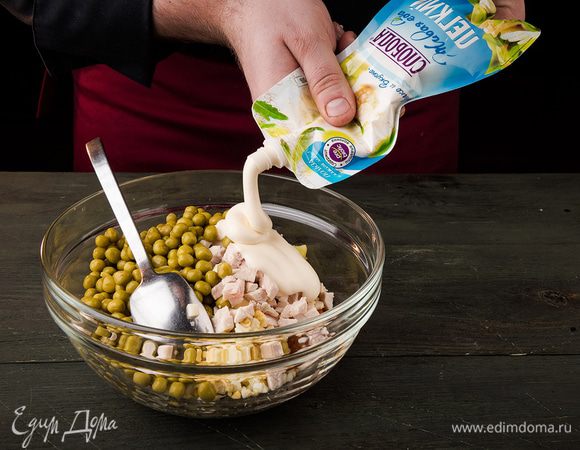 Заправить майонезом Легкий ТМ «Слобода», перемешать.