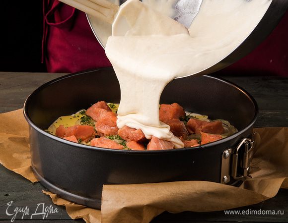 Сверху снова положить слой теста. Выпекать 1 час при 170°С.