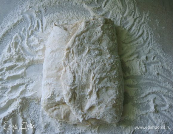 Потом другую. Так же завернуть нижнюю часть и верхнюю.