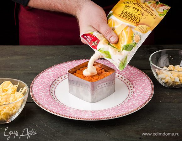 Смазать сверху майонезом С лимонным соком ТМ «Слобода».
