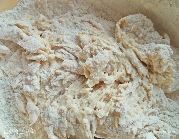 Замесить тесто.