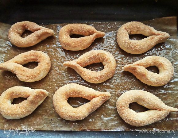 Перенести в форму на смазанную бумагу.