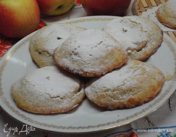 Остывшие пирожные посыпать сахарной пудрой. Приятного чае-кофе-пития!