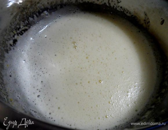 Взбиваем еще около двух минут, пока не образуется пена. 