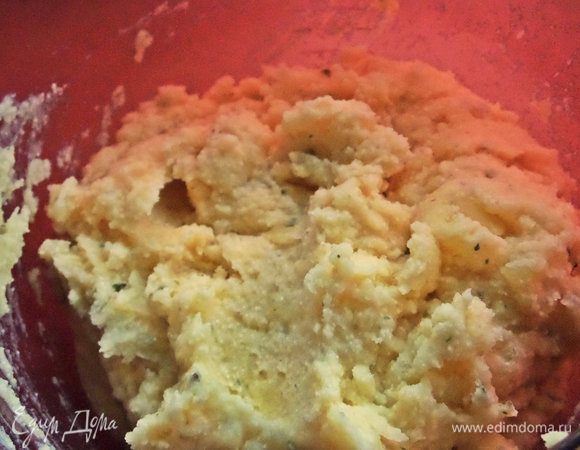 Перемешать и оставить на 10–15 минут, чтобы крупа размякла.