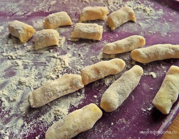 Нарезать на части. Можно нарезать мелкими кубиками.