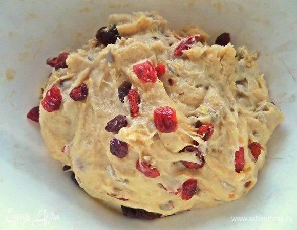 Смешать и оставить накрытым на 1— 1,5 часа. Миску смазать растительным маслом.