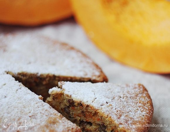 Выпекать около часа при 180°С, готовность проверять зубочисткой. Готовый кекс посыпать сахарной пудрой и дать хорошо остыть. Этот кекс наиболее хорошо именно в холодном виде. Приятного аппетита!