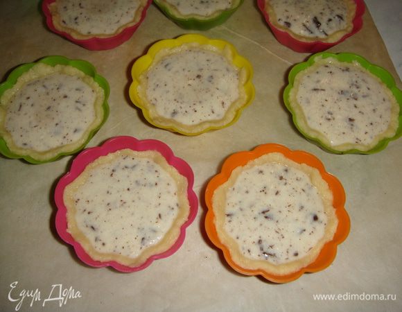 Наполнить основу начинкой.