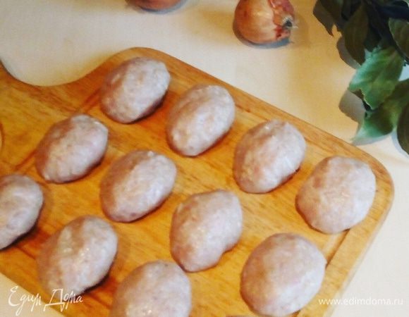 Формируем красивые котлетки.