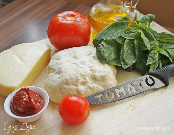 Подготовить необходимые продукты для пиццы.