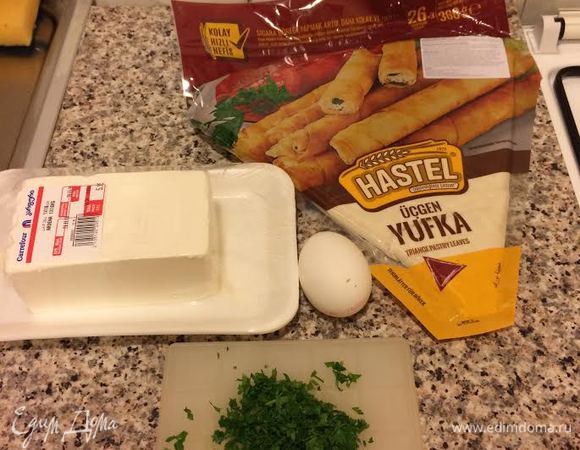 Брынзу лучше брать не очень соленую.