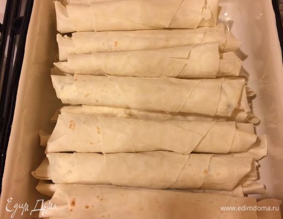 Получаются вот такие трубочки. Закрываем контейнер и храним в холодильнике.