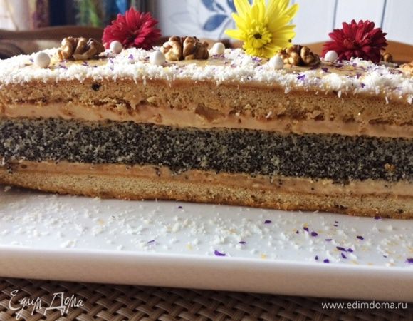 Утром достаем, разрезаем на пирожные, украшаем, если есть желание, и подаем к кофе/чаю.
Приятного аппетита!
